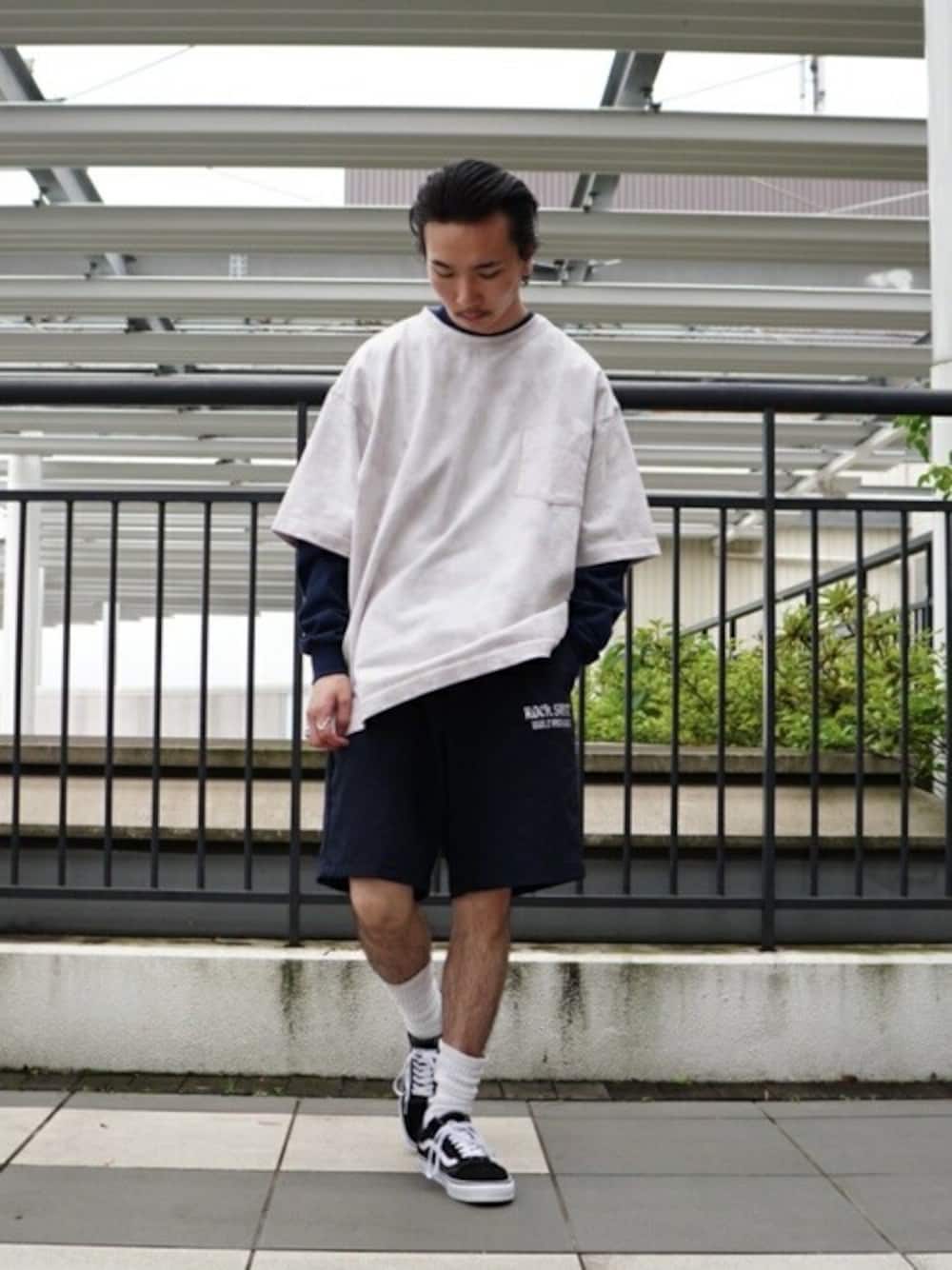 「スニーカー、Tシャツ、レイヤードスタイル、ハーフパンツ、ソックス、WP」｜「WPのWP / ダブリューピー：ROCK STEADY HALF PANTS：WP07-P004[WAX]（チノパンツ、ブルー系）」を使った、ARKnets STAFFさん（メンズ・171cm）の夏コーディネートの1枚目の写真