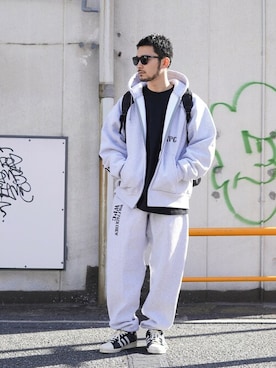 「WP（ダブリューピー）のアイテム（スウェットパンツ）」を使った、ARKnets STAFFさん（メンズ・178cm）の夏コーディネート