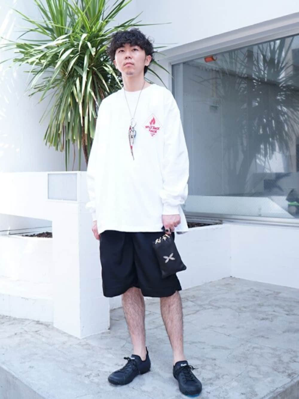 「ワントーンコーデ、ショートパンツ、ロンT、Danner、白Tシャツ、WP」｜「WPのWP / ダブリューピー：WP×CAMBER FIRE L/Tee：WP07-T124[WAX]（Tシャツ/カットソー、ブラック系）」を使った、ARKnets STAFFさん（メンズ・178cm）の夏コーディネートの1枚目の写真
