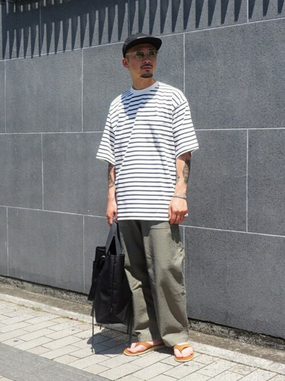 「古着、ボーダー、REMI RELIEF、キャップ、ベイカーパンツ、ストレートパンツ、ARKnets、夏だ！Tシャツ着よう！、BALLAST ARK、REMI RELIEF NAVY LABEL」｜「REMI RELIEF NAVY LABELのREMI RELIEF NAVY LABEL / レミレリーフ ネイビーレーベル：ベイカーパンツ：RN22309289AK[STD]（その他パンツ、グリーン系）」を使った、ARKnets STAFFさん（メンズ・178cm）の夏コーディネートの1枚目の写真