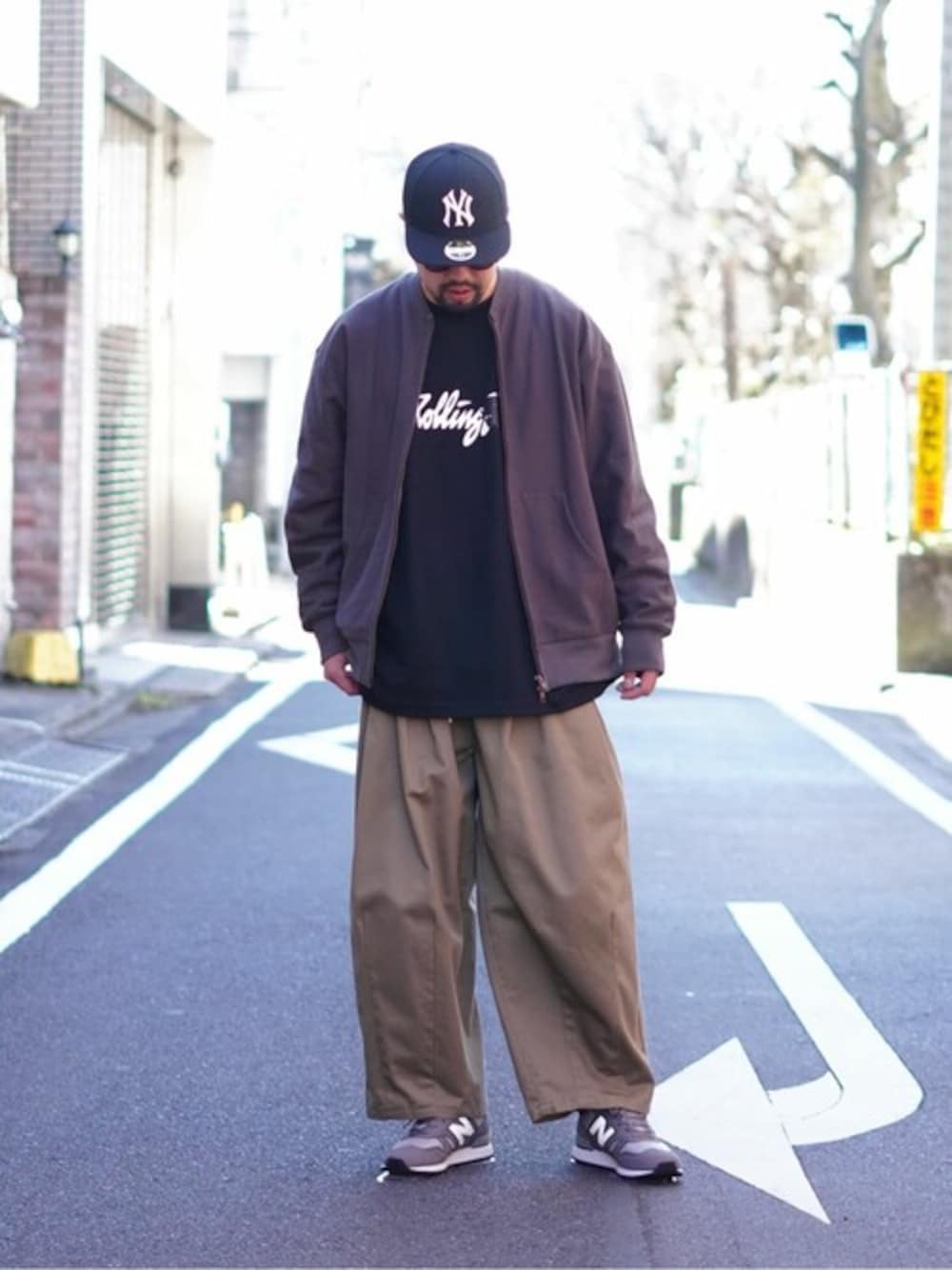 「ブルゾン、スニーカー、キャップ、サングラス、ロンT、プリントT、WP」｜「WPのWP / ダブリューピー：WP×CAMBER WORLD GREATS R L/Tee：WP08-T157[WAX]（Tシャツ/カットソー、ブラック系）」を使った、ARKnets STAFFさん（メンズ・180cm）の夏コーディネートの1枚目の写真