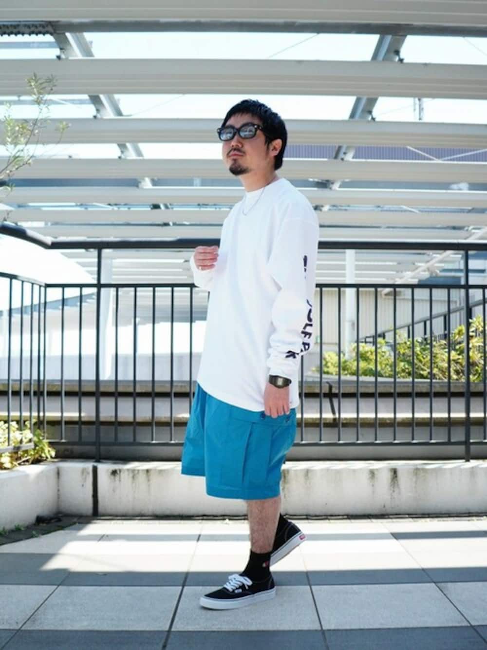 「スニーカー、サングラス、ロンT、ショーツ、ショーツスタイル、WP」｜「WPのWP / ダブリューピー：WP×CAMBER SCRATCH L/Tee：WP07-T123[WAX]（Tシャツ/カットソー、ホワイト系）」を使った、ARKnets STAFFさん（メンズ・166cm）の夏コーディネートの1枚目の写真