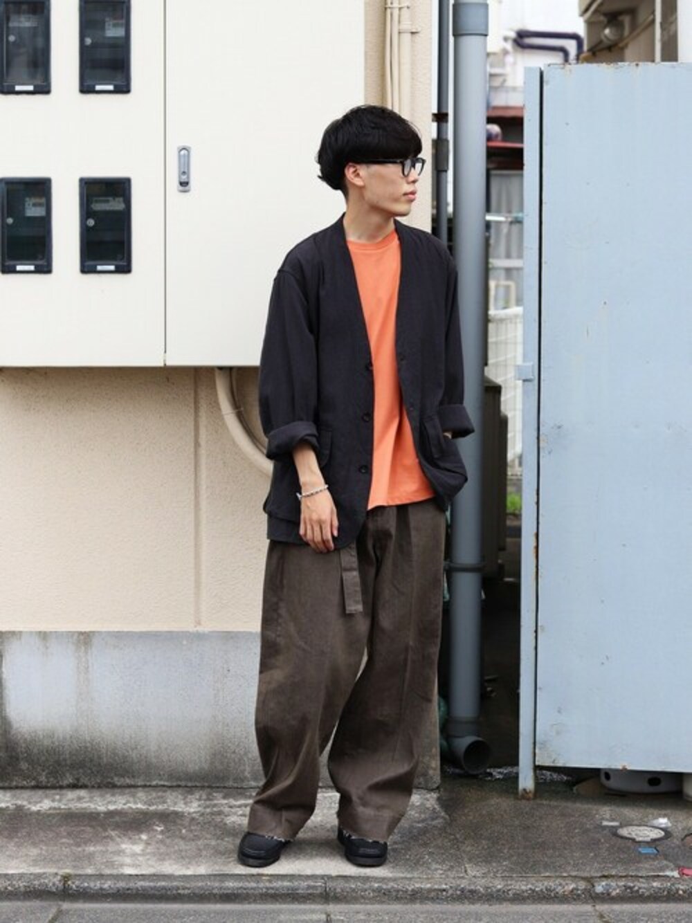 「デニム、ビッグシルエット、カジュアル、オレンジ、ノーカラージャケット、カジュアルコーデ、カラーコーデ、marka、PORT BY ARK」｜「markaのmarka / マーカ：FIELDMAN JACKET - wool×silk stripe -：M22C-02JK01C[COR]（ノーカラージャケット、ブルー系）」を使った、ARKnets STAFFさん（メンズ・176cm）の夏コーディネートの1枚目の写真