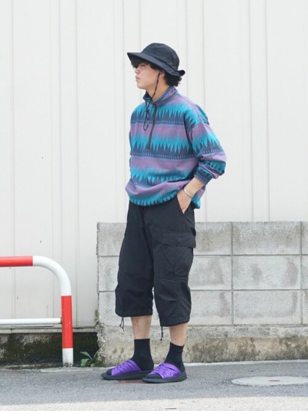 ブラック系のその他パンツを着用したメンズの夏コーディネートの1枚目の写真