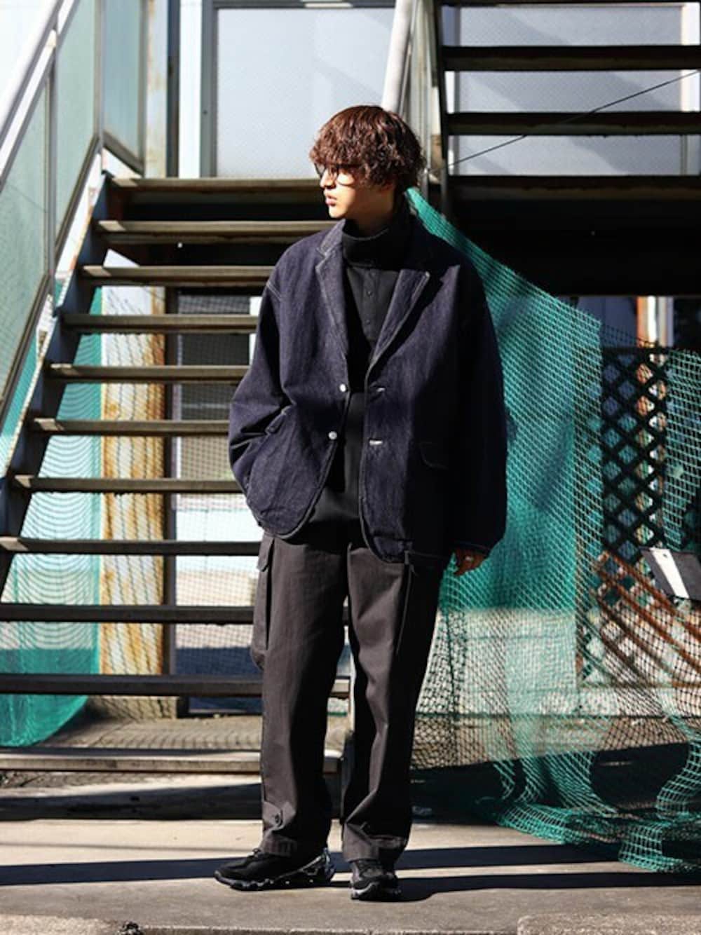 「ビッグシルエット、ミリタリー、カーゴパンツ、PORT BY ARK、ポートバイアーク、秋服準備はじめました、ARKnets」｜「PORT BY ARKのPORT BY ARK / ポートバイアーク：M-47 Miritary Trousers：PO10-P001[COR]（カーゴパンツ、ブラック系）」を使った、ARKnets STAFFさん（メンズ・181cm）の夏コーディネートの1枚目の写真
