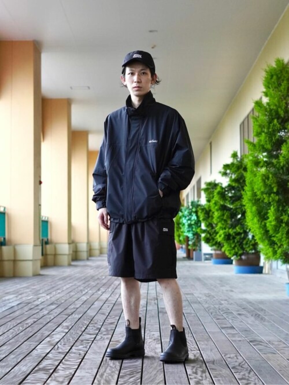 「キャップ、ショートパンツ、ミリタリージャケット、ナイロンジャケット、blundstone、wild things、ABU GARCIA」｜「WILD THINGSのWILD THINGS / ワイルドシングス：【ONLYARK】 別注 Military jacket：ONLYARK-0-1012[AST]（ナイロンジャケット、ブラック系）」を使った、ARKnets STAFFさん（メンズ・168cm）の夏コーディネートの1枚目の写真