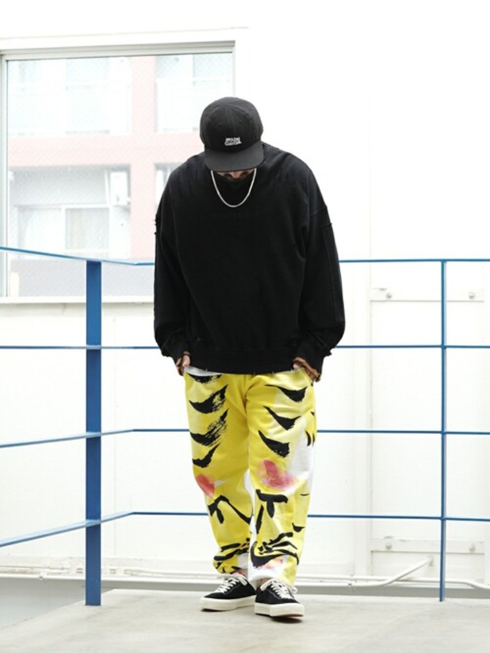 「スウェット、スニーカー、KENZO、キャップ、トラ柄、stein、ABU GARCIA」｜「ABU GARCIAのAbu Garcia / アブガルシア：【ONLY ARK】別注 3LAYER 6PANNEL CAP：ONLYARK-0-7002[NOA]（キャップ、ブラック系）」を使った、ARKnets STAFFさん（メンズ・173cm）の夏コーディネートの1枚目の写真
