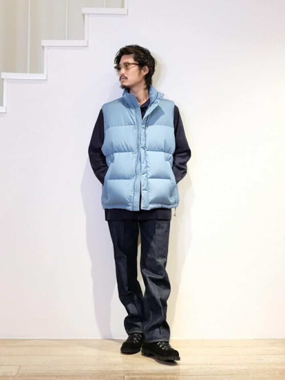 「ブーツ、ダウンベスト、デニムパンツ、Danner、AURALEE、PORT BY ARK、JULIUS TART OPTICAL、ONLY ARK、XOLO JEWELRY」｜「DannerのDanner / ダナー：【ONLY ARK】別注 Mountain boots：ONLYARK-0-5007[ASD]（ブーツ、ブラック系）」を使った、ARKnets STAFFさん（メンズ・175cm）の秋コーディネートの1枚目の写真