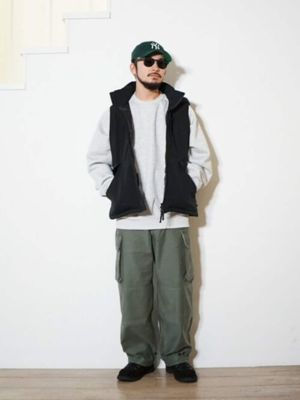 「スウェット、ブーツ、アウトドア、キャップ、ベスト、NEW ERA、ミリタリーパンツ、DAIWA PIER39、REMI RELIEF NAVY LABEL」｜「DannerのDanner / ダナー：【ONLY ARK】別注 Mountain boots：ONLYARK-0-5007[STD]（ブーツ、ブラック系）」を使った、ARKnets STAFFさん（メンズ・178cm）の秋コーディネートの1枚目の写真