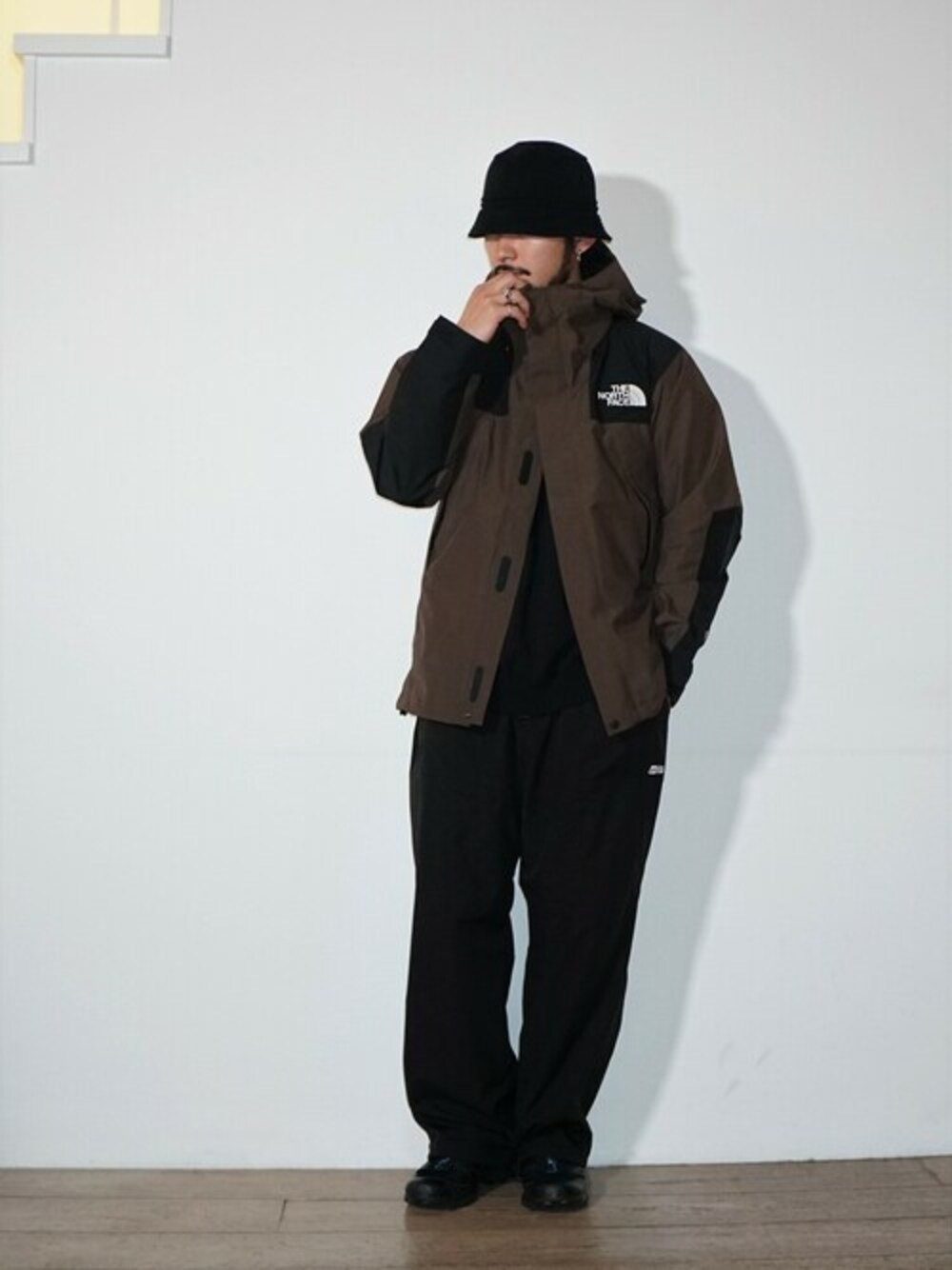 「アウトドアスタイル、THE NORTH FACE、マウンテンジャケット、ABU GARCIA、stripes for creative」｜「ABU GARCIAのAbu Garcia / アブガルシア：【ONLY ARK】別注  3Layer WR Easy Pants：ONLYARK-0-3012[NOA]（その他パンツ、ブラック系）」を使った、ARKnets STAFFさん（メンズ・178cm）の秋コーディネートの1枚目の写真