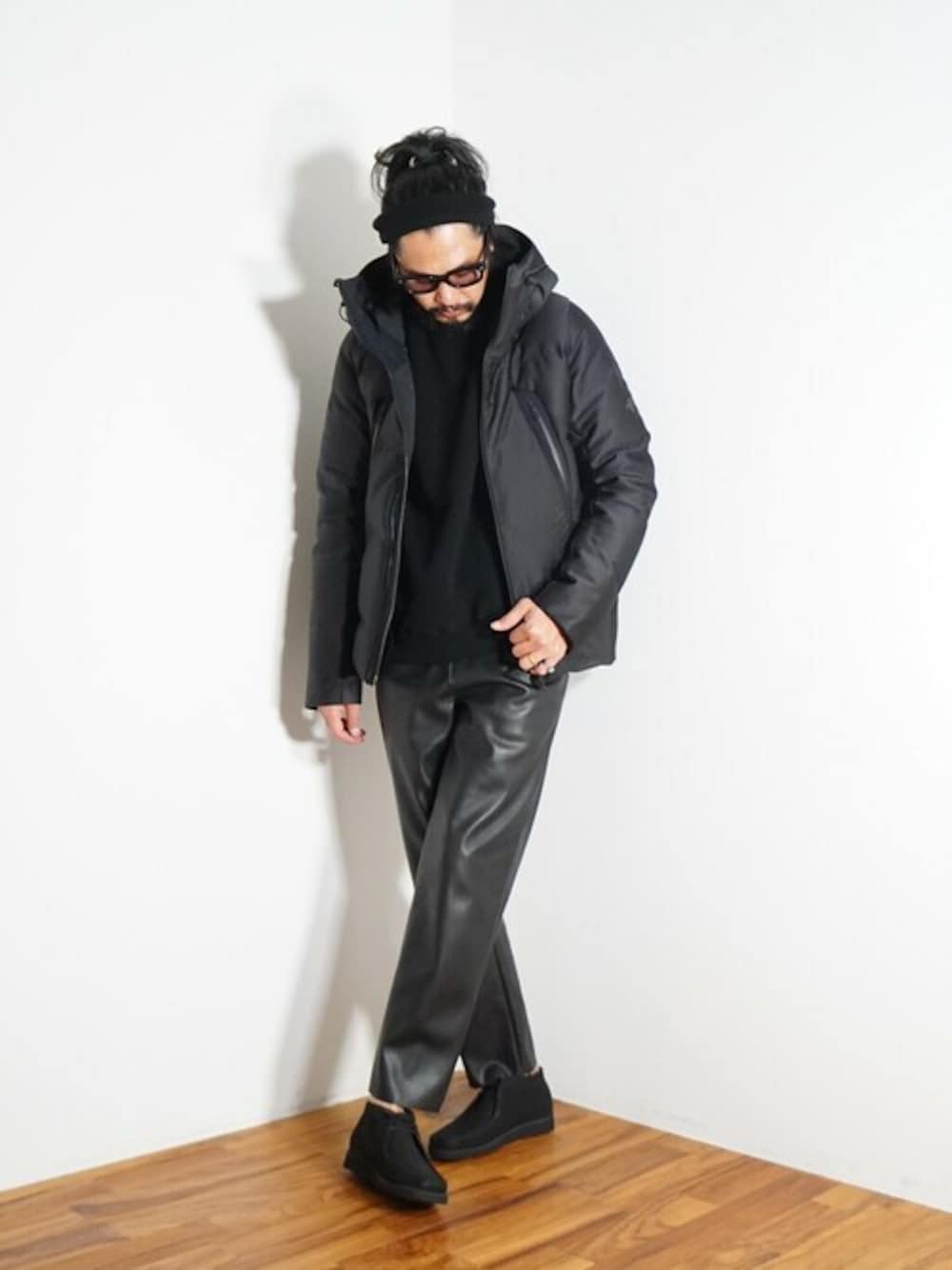 「gold、uniform experiment、COMESANDGOES、水沢ダウン、DESCENTE ALLTERRAIN、Padmore&Barnes、Adawat’n Tuareg」｜「Padmore&BarnesのPadmore&Barnes / パドモア&バーンズ：【ONLY ARK】別注 P404 ORIGINAL MID - WP：ONLYARK-0-5012[COR]（その他シューズ、ブラック系）」を使った、ARKnets STAFFさん（メンズ・183cm）の秋コーディネートの1枚目の写真