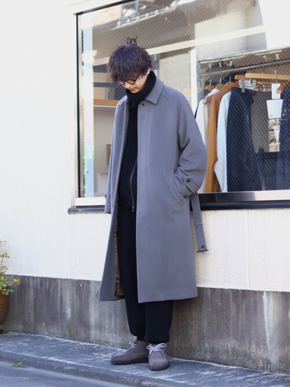 「ニット・セーター、カーディガン、コート、ニットパンツ、トラックジャケット、crepuscule、AURALEE、JULIUS TART OPTICAL、Padmore&Barnes」｜「crepusculeのcrepuscule / クレプスキュール：【ONLY ARK】別注 Wholegarment Knit Pants：ONLYARK-0-3014[COR]（その他パンツ、ブラック系）」を使った、ARKnets STAFFさん（メンズ・181cm）の冬コーディネートの1枚目の写真