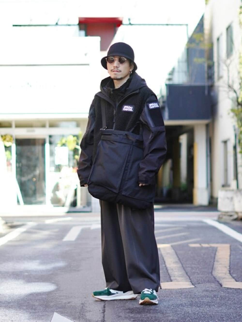 「スニーカー、New Balance、nonnative、ベスト、ハット、フリース、ナイロンジャケット、UNUSED、stein、ABU GARCIA」｜「ABU GARCIAのAbu Garcia / アブガルシア：【ONLY ARK】別注  3Layer Cloud Light Jacket：ONLYARK-0-1019[NOA]（ナイロンジャケット、ブラック系）」を使った、ARKnets STAFFさん（メンズ・165cm）の冬コーディネートの1枚目の写真