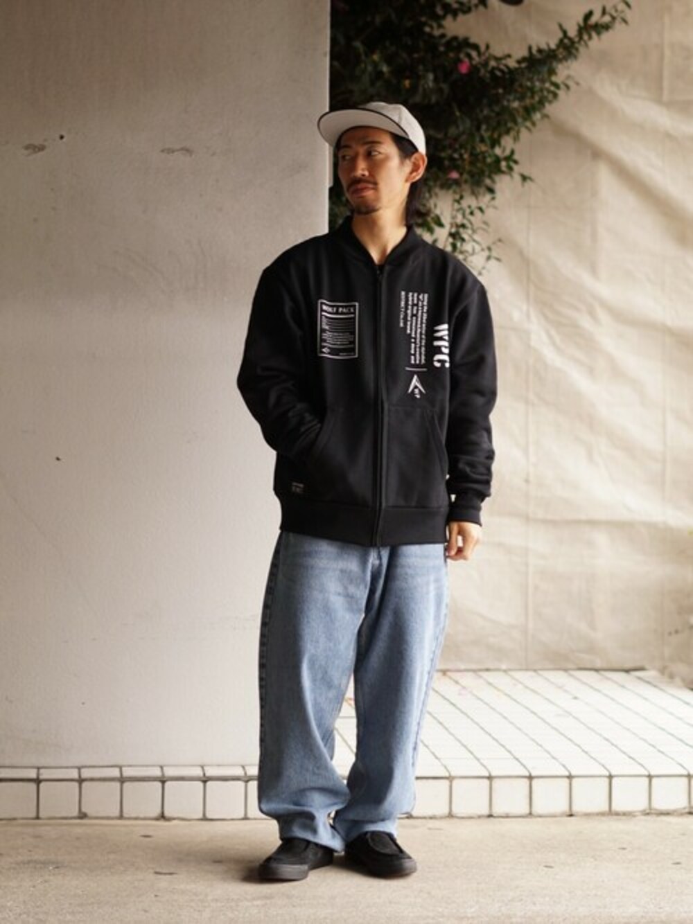 「スウェット、キャップ、converse、レザーシューズ、デニムパンツ、Levis、WP、BOW WOW」｜「WPのWP / ダブリューピー：WP×CAMBER ARTIVISM ZIP CARDIGAN：WP10-BL01[WAX]（カーディガン/ボレロ、ブラック系）」を使った、ARKnets STAFFさん（メンズ・169cm）の春コーディネートの1枚目の写真