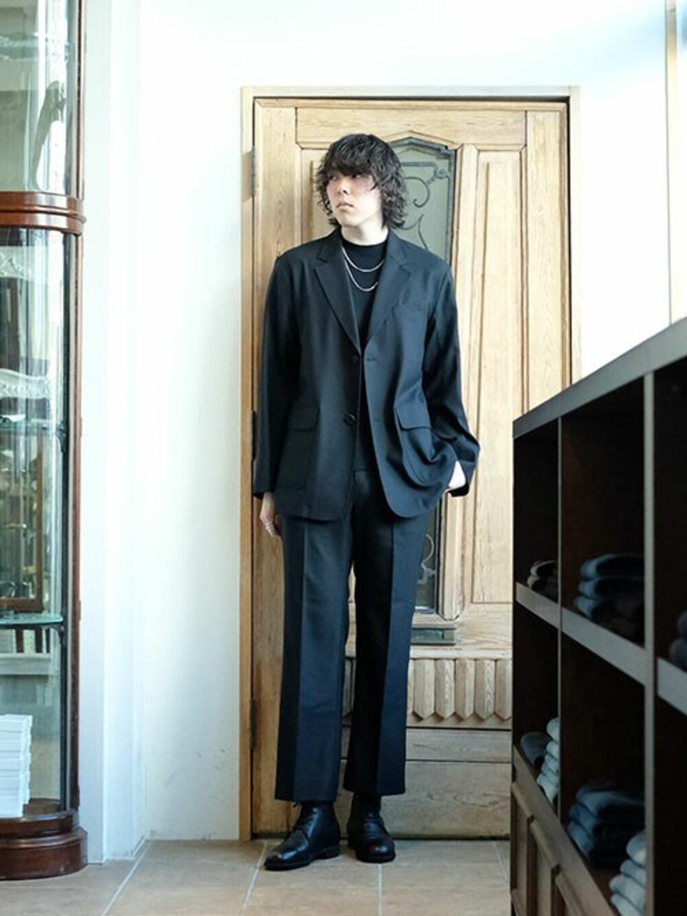 「ジャケット、ワントーンコーデ、春服、ジャケットスタイル、PORT BY ARK、ポートバイアーク、ARKnets、春服みてみて」｜「PORT BY ARKのPORT BY ARK / ポートバイアーク：Wool LS T-shirt：PO13-T001[COR]（Tシャツ/カットソー、ブラック系）」を使った、ARKnets STAFFさん（メンズ・190cm）の春コーディネートの1枚目の写真
