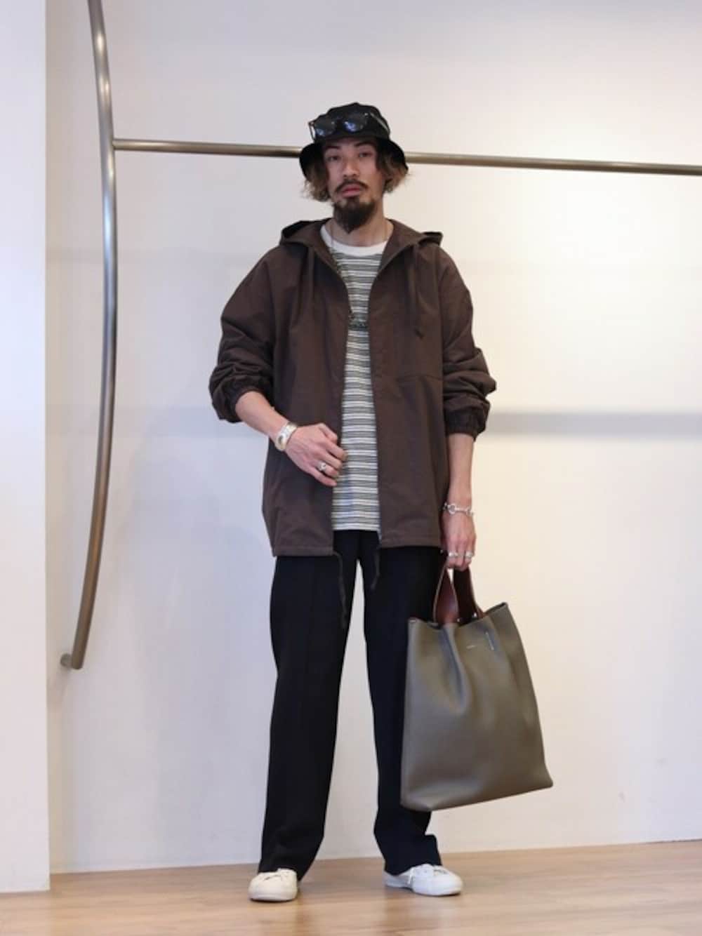 「パーカー、レイヤードスタイル、春アウター、きれいめカジュアル、春色、シンプルコーデ、PORT BY ARK、ポートバイアーク、春服みてみて」｜「PORT BY ARKのPORT BY ARK / ポートバイアーク：Typewriter Parka：PO13-G001[COR]（ブルゾン、ベージュ系）」を使った、ARKnets STAFFさん（メンズ・175cm）の春コーディネートの1枚目の写真