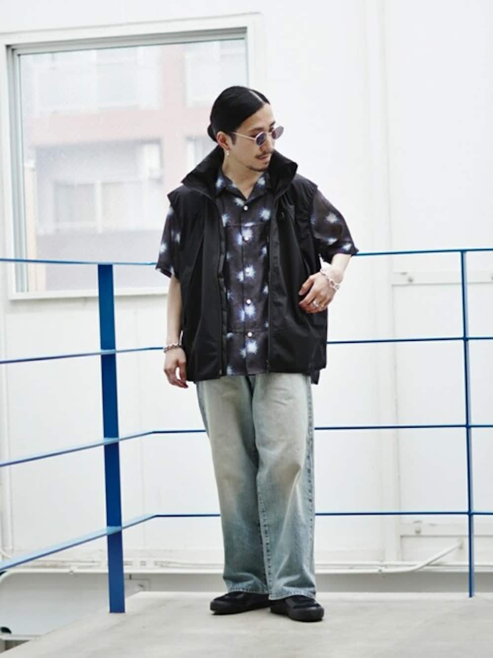 「スニーカー、ベスト、デニムパンツ、UNUSED、sugarhill、DAIRIKU、ABU GARCIA」｜「ABU GARCIAのAbu Garcia / アブガルシア：【ONLY ARK】別注 3Layer Military Vest：ONLYARK-0-2019[NOA]（ベスト、ブラック系）」を使った、ARKnets STAFFさん（メンズ・165cm）の春コーディネートの1枚目の写真