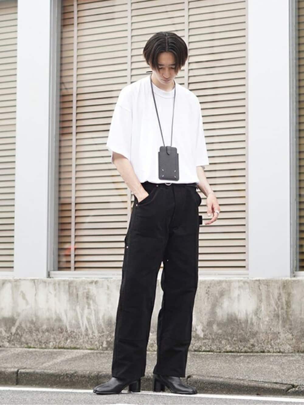 「カットソー、ブーツ、Tシャツ、ストリート、モノトーン、リング、アクセサリー、ブレスレット、vetements、TOMWOOD」｜「VETEMENTSのVETEMENTS / ヴェトモン：ALL BLACK INSIDE OUT T-SHIRT：UA53TR360[RIP]（Tシャツ/カットソー、ホワイト系）」を使った、ARKnets STAFFさん（メンズ・183cm）の夏コーディネートの1枚目の写真