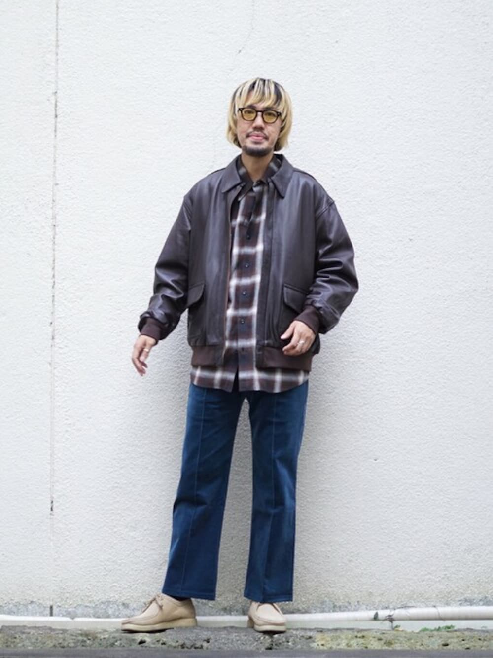 「レザージャケット、コーデュロイパンツ、長袖シャツ、JULIUS TART OPTICAL、BALLAST ARK」｜「BALLAST ARKのBALLAST ARK / バラストアーク：OVER A-2：793-3250013[AST]（ブルゾン、ブラウン系）」を使った、ARKnets STAFFさん（メンズ・178cm）の秋コーディネートの1枚目の写真