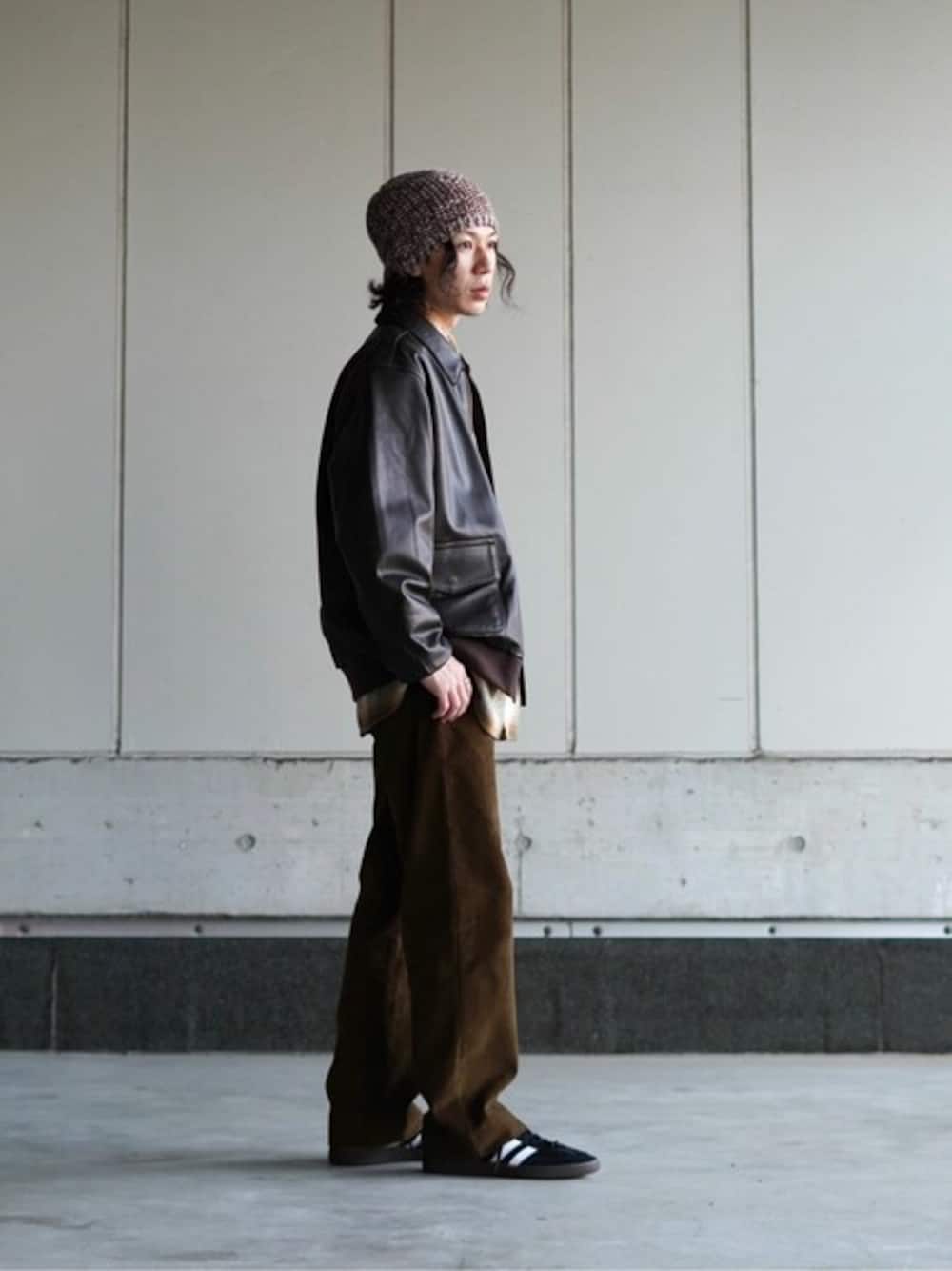 「ニットキャップ、adidas originals、LAVER、PORT BY ARK、BALLAST ARK、REMI RELIEF NAVY LABEL、XOLO JEWELRY」｜「BALLAST ARKのBALLAST ARK / バラストアーク：OVER A-2：793-3250013[AST]（ブルゾン、ブラウン系）」を使った、ARKnets STAFFさん（メンズ・168cm）の秋コーディネートの1枚目の写真