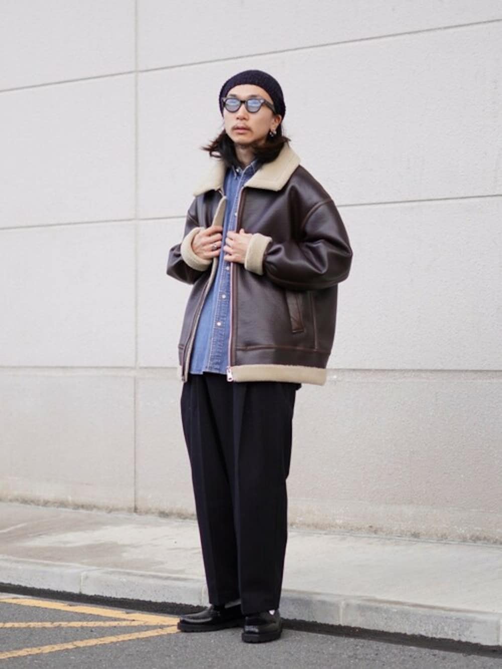 「レザージャケット、ニットキャップ、G.H.BASS、JULIUS TART OPTICAL、FLASH POINT、BALLAST ARK、REMI RELIEF NAVY LABEL」｜「BALLAST ARKのBALLAST ARK / バラストアーク：BEANIE：BA08-C001[AST]（ニットキャップ/ビーニー、ブラック系）」を使った、ARKnets STAFFさん（メンズ・171cm）の秋コーディネートの1枚目の写真