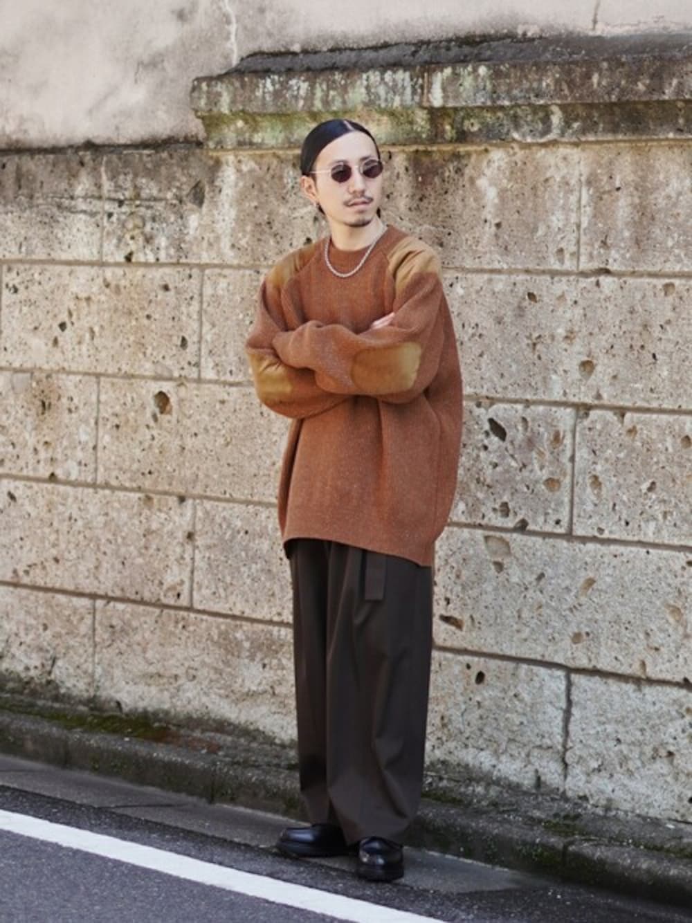 「SOPHNET.、UNUSED、KAPTAIN SUNSHINE、stein、BALLAST ARK、COOTIE PRODUCTIONS」｜「BALLAST ARKのBALLAST ARK / バラストアーク：COMMAND SWEATER：BA08-K003[AST]（ニット/セーター、ブラウン系）」を使った、ARKnets STAFFさん（メンズ・165cm）の秋コーディネートの1枚目の写真