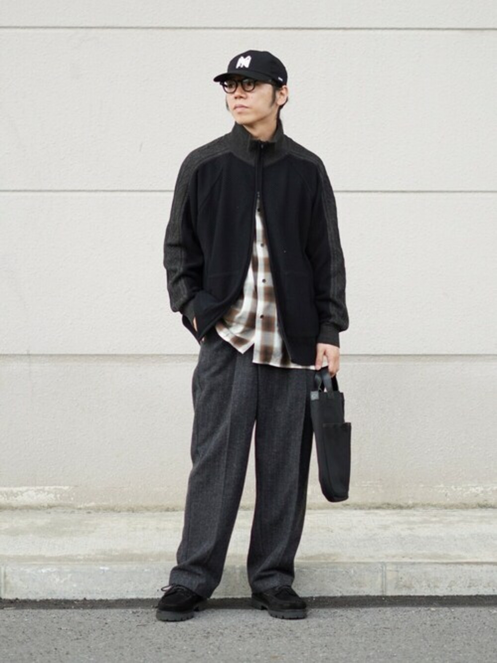 「ブルゾン、G.H.BASS、COMESANDGOES、BALLAST ARK」｜「BALLAST ARKのBALLAST ARK / バラストアーク：TRACK JACKET KNIT：BA08-K004[AST]（ニット/セーター、ブラック系）」を使った、ARKnets STAFFさん（メンズ・174cm）の秋コーディネートの1枚目の写真
