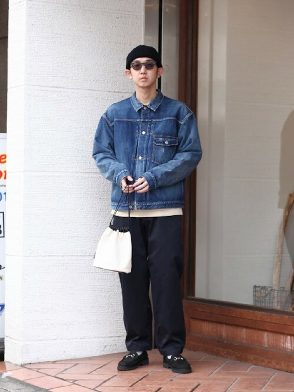 「デニムジャケット、ハンドバッグ、レザーシューズ、THE NORTH FACE PURPLE LABEL、G.H.BASS、CIOTA、BALLAST ARK、REMI RELIEF NAVY LABEL、XOLO JEWELRY、EYEVAN 7285」｜「BALLAST ARKのBALLAST ARK / バラストアーク：KINCHAKU BAG：BA07-B002[AST]（ハンドバッグ、ベージュ系）」を使った、ARKnets STAFFさん（メンズ・179cm）の冬コーディネートの1枚目の写真