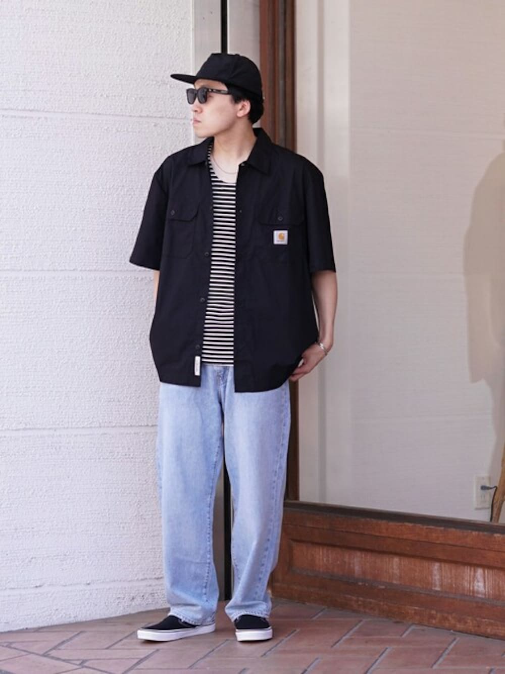 「ボーダー、デニムパンツ、タンクトップ、Carhartt WIP(Carhartt WIP)、カジュアルコーデ、半袖シャツ、Levis、ラバープリント、BALLAST ARK、バラストアーク」｜「BALLAST ARKのBALLAST ARK / バラストアーク：BORDER PRINT TANK TOP：BA09-T004[AST]（タンクトップ、ブラック系）」を使った、ARKnets STAFFさん（メンズ・173cm）の春コーディネートの1枚目の写真