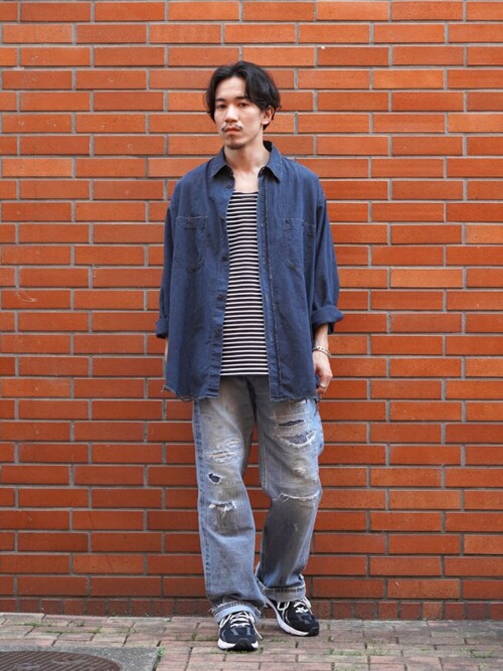 「スニーカー、カジュアル、ボーダー、New Balance、デニムパンツ、タンクトップ、marka、DAIRIKU、BALLAST ARK、バラストアーク」｜「BALLAST ARKのBALLAST ARK / バラストアーク：BORDER PRINT TANK TOP：BA09-T004[AST]（タンクトップ、ブラック系）」を使った、ARKnets STAFFさん（メンズ・169cm）の夏コーディネートの1枚目の写真