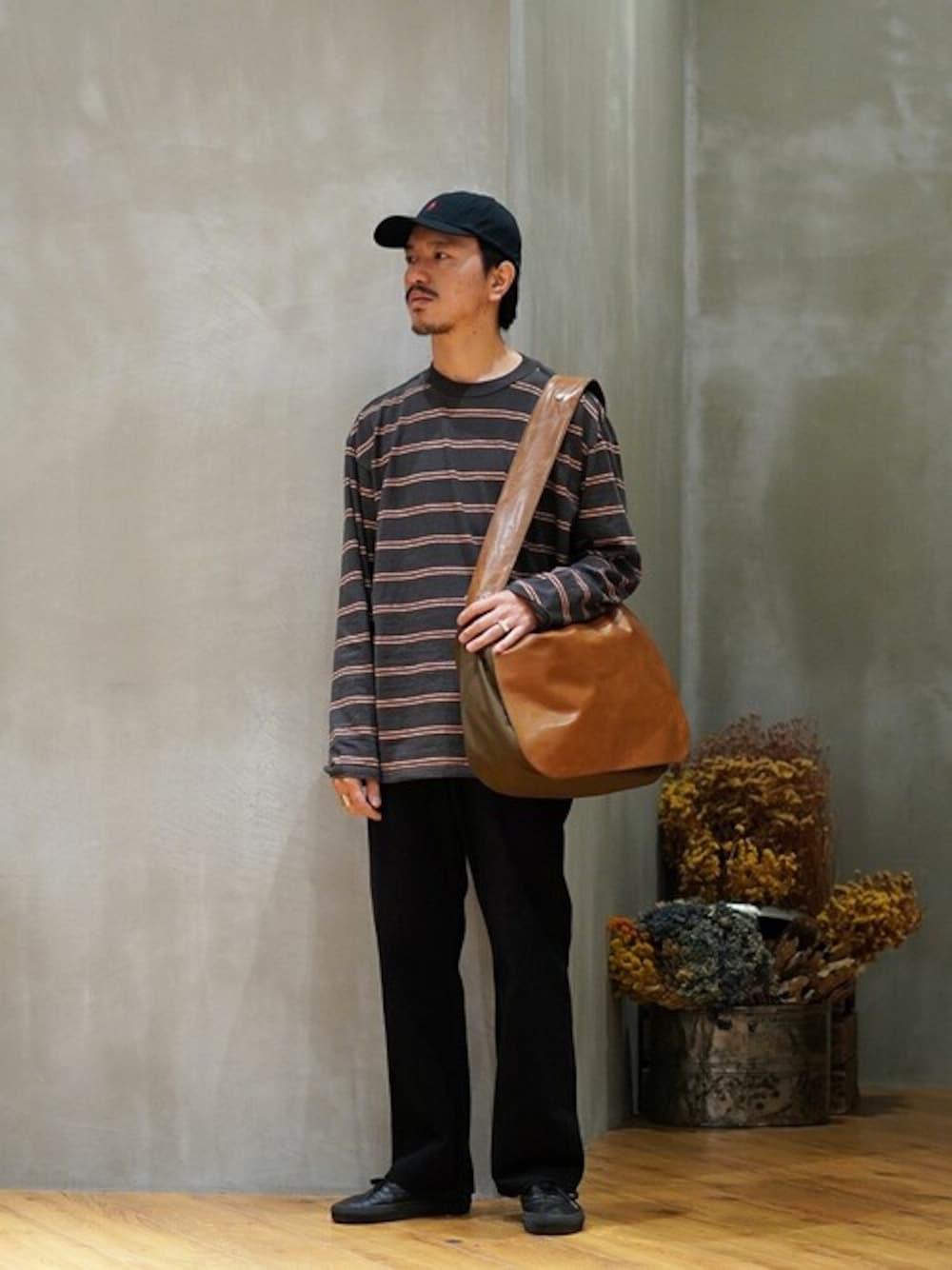 「カットソー、スニーカー、ボーダー、ショルダーバッグ、キャップ、デニムパンツ、adidas originals、Polo Ralph Lauren、BALLAST ARK、バラストアーク」｜「BALLAST ARKのBALLAST ARK / バラストアーク：RECYCLE COTTON BORDER L/S TEE：BA10-T001[AST]（Tシャツ/カットソー、ブラック系）」を使った、ARKnets STAFFさん（メンズ・175cm）の夏コーディネートの1枚目の写真