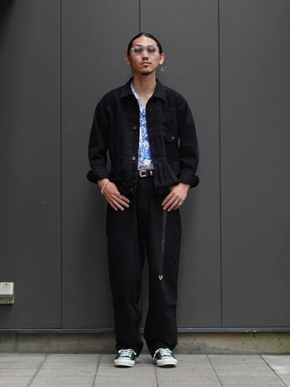 「デニム、セットアップ、ブラックコーデ、レイヤードスタイル、休日スタイル、お出かけコーデ、marka、マーカ」｜「markaのmarka / マーカ：NEW TYPE1 DENIM JACKET - black -：M24C-07BL11C[COR]（デニムジャケット、ブラック系）」を使った、ARKnets STAFFさん（メンズ・175cm）の夏コーディネートの1枚目の写真