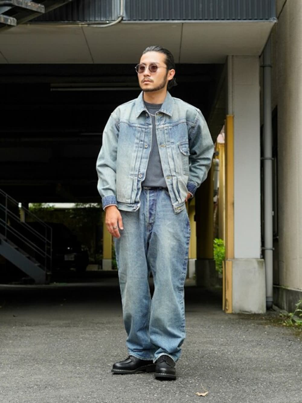 「デニム、セットアップ、レイヤードスタイル、休日スタイル、お出かけコーデ、シンプルコーデ、marka、マーカ」｜「markaのmarka / マーカ：NEW COCOON FIT JEANS - used washed -：M24C-07PT01C[COR]（デニムパンツ、ブルー系）」を使った、ARKnets STAFFさん（メンズ・164cm）の夏コーディネートの1枚目の写真