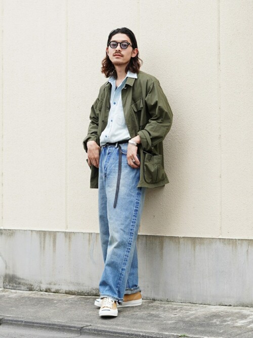 「デニム、レイヤードスタイル、休日スタイル、お出かけコーデ、シンプルコーデ、marka、マーカ」｜「markaのmarka / マーカ：NEW COCOON FIT JEANS - used washed -：M24C-07PT01C[COR]（デニムパンツ、ブルー系）」を使った、ARKnets STAFFさん（メンズ・173cm）の夏コーディネートの1枚目の写真