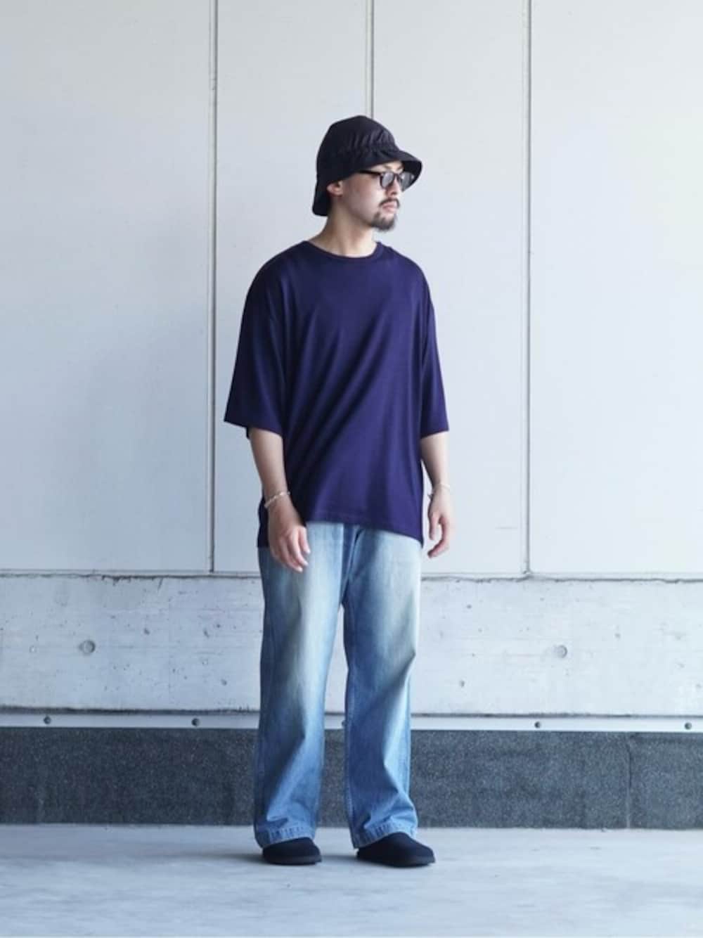 「デニム、Tシャツ、ストリート、サングラス、休日スタイル、お出かけコーデ、シンプルコーデ、marka、秋コーデ、マーカ」｜「markaのmarka / マーカ：U.S.ARMY DENIM PANTS - organic cotton 10oz denim -：M24C-03PT01C[COR]（デニムパンツ、ブルー系）」を使った、ARKnets STAFFさん（メンズ・170cm）の夏コーディネートの1枚目の写真