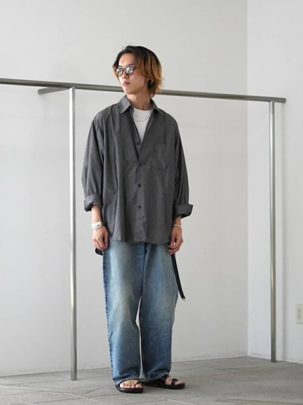 「デニム、レイヤードスタイル、休日スタイル、お出かけコーデ、きれいめカジュアル、シンプルコーデ、marka、マーカ」｜「markaのmarka / マーカ：NEW COCOON FIT JEANS - used washed -：M24C-07PT01C[COR]（デニムパンツ、ブルー系）」を使った、ARKnets STAFFさん（メンズ・177cm）の夏コーディネートの1枚目の写真
