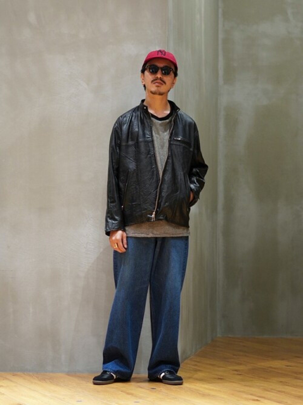 「レザージャケット、キャップ、サングラス、orslow、デニムパンツ、adidas originals、PORT BY ARK、BALLAST ARK、バラストアーク」｜「BALLAST ARKのBALLAST ARK / バラストアーク：UPCYCLING LEATHER JACKET：BA10-J002[AST]（その他アウター、ブラック系）」を使った、ARKnets STAFFさん（メンズ・175cm）の夏コーディネートの1枚目の写真