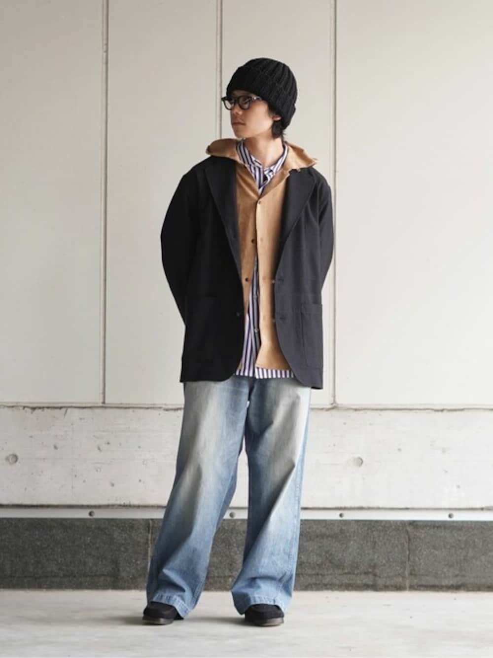 「デニム、ニット帽、ストリート、レイヤードスタイル、休日スタイル、お出かけコーデ、シンプルコーデ、marka、秋コーデ、マーカ」｜「markaのmarka / マーカ：U.S.ARMY DENIM PANTS - organic cotton 10oz denim -：M24C-03PT01C[COR]（デニムパンツ、ブルー系）」を使った、ARKnets STAFFさん（メンズ・170cm）の秋コーディネートの1枚目の写真