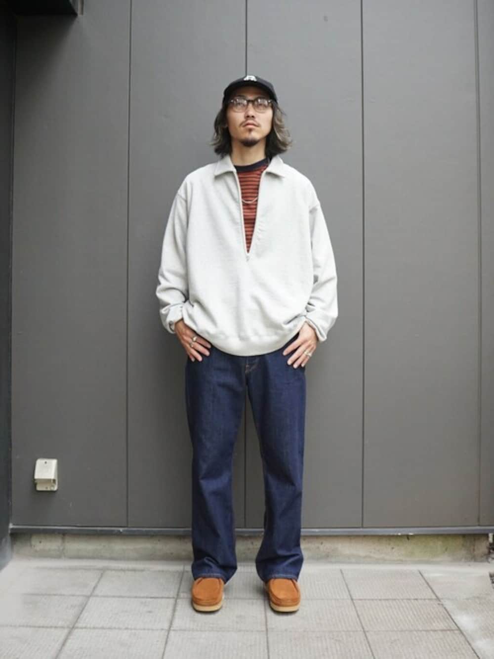 「スウェット、デニム、キャップ、レイヤードスタイル、スポーツミックス、シンプルコーデ、marka、秋コーデ、ハーフジップ、マーカ」｜「markaのmarka / マーカ：HALF ZIP POLO - organic cotton knit fleece -：M23C-11CS01C[COR]（スウェット、グレー系）」を使った、ARKnets STAFFさん（メンズ・175cm）の秋コーディネートの1枚目の写真