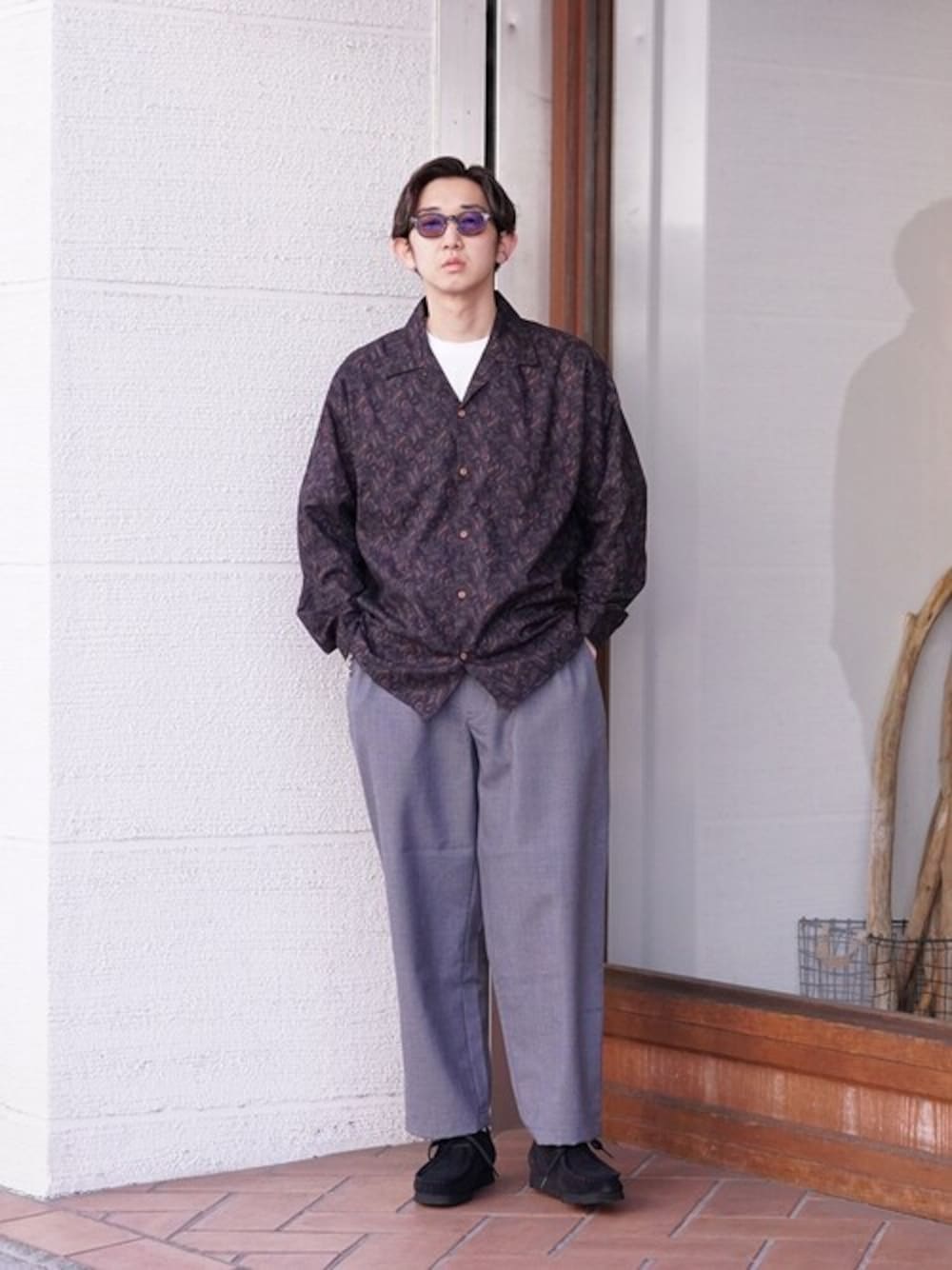「スラックス、長袖シャツ、THE NORTH FACE PURPLE LABEL、ペイズリー、clarks、BALLAST ARK、バラストアーク、EYEVAN 7285」｜「BALLAST ARKのBALLAST ARK / バラストアーク：PAISLEY OPEN COLLAR SHIRT：BA09-SH001[AST]（シャツ/ブラウス、ブラック系）」を使った、ARKnets STAFFさん（メンズ・179cm）の秋コーディネートの1枚目の写真