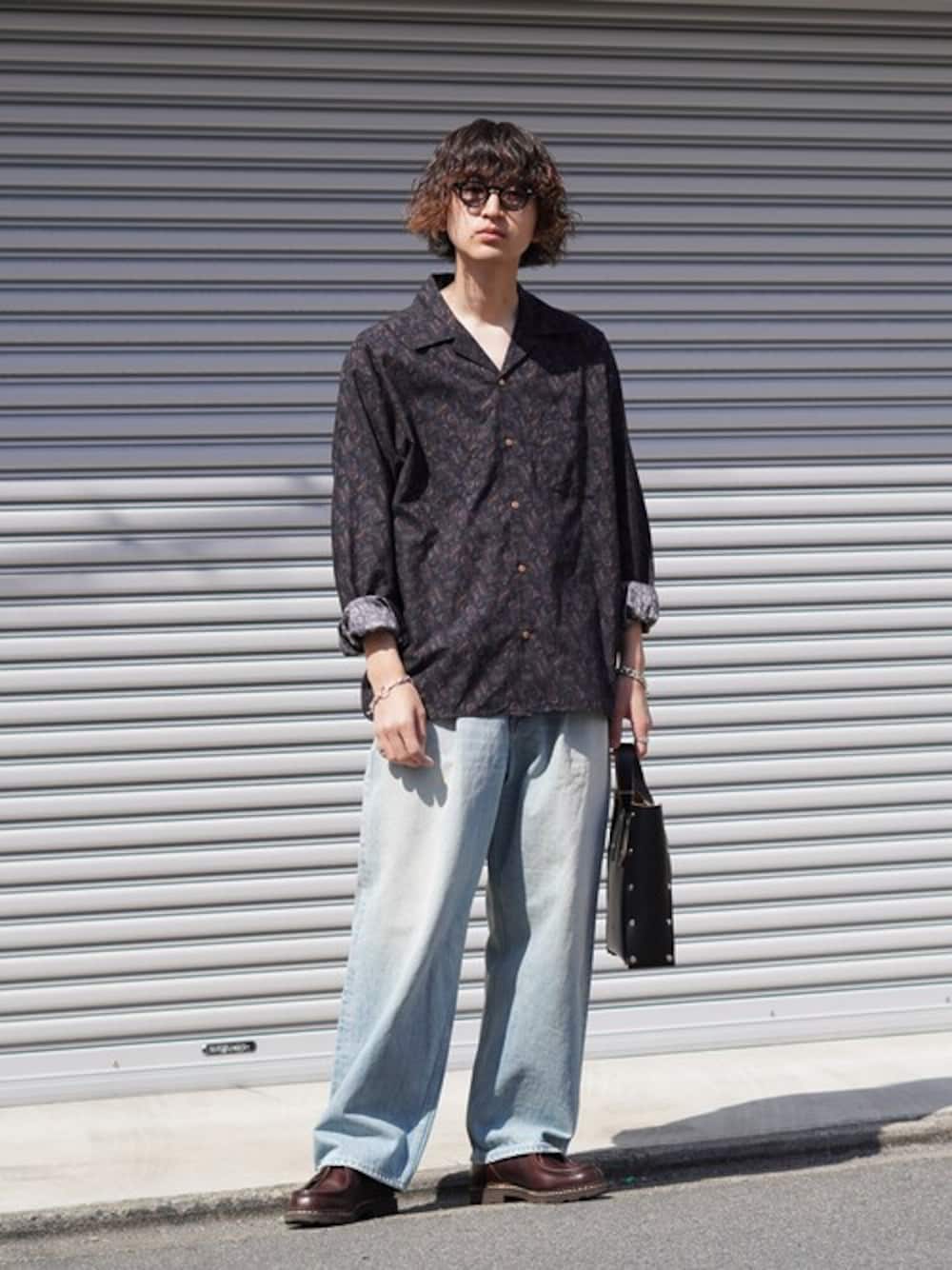「アメカジ、レザーシューズ、ワイドパンツ、デニムパンツ、Hender Scheme、Paraboot、ペイズリーシャツ、graphpaper、BALLAST ARK、バラストアーク」｜「BALLAST ARKのBALLAST ARK / バラストアーク：PAISLEY OPEN COLLAR SHIRT：BA09-SH001[AST]（シャツ/ブラウス、ブラック系）」を使った、ARKnets STAFFさん（メンズ・183cm）の秋コーディネートの1枚目の写真