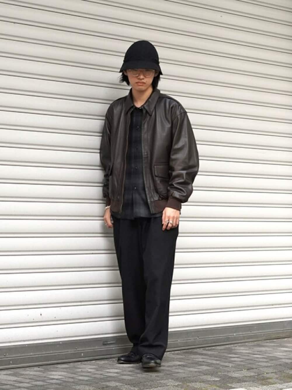 「ミリタリー、レザージャケット、チェックシャツ、ローファー、めがね、ハット、レイヤードスタイル、KIJIMA TAKAYUKI、PORT BY ARK、ポートバイアーク」｜「PORT BY ARKのPORT BY ARK / ポートバイアーク：【ONLY ARK】KIJIMA TAKAYUKI for PORT BY ARK 6 Panel Hat：24201-PBA[COR]（ハット、ブラック系）」を使った、ARKnets STAFFさん（メンズ・176cm）の冬コーディネートの1枚目の写真