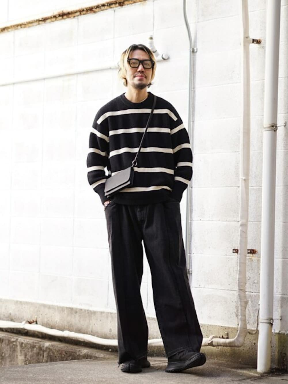 「スニーカー、ニット、モノトーン、デニムパンツ、EFFECTOR、77circa、AUBERGE、BALLAST ARK、CMF Outdoor Garment、バラストアーク」｜「BALLAST ARKのBALLAST ARK / バラストアーク：COTTON LINEN BORDER KANOKO L/S KNIT：BA11-K001[AST]（ニット/セーター、ブラック系）」を使った、ARKnets STAFFさん（メンズ・178cm）の冬コーディネートの1枚目の写真