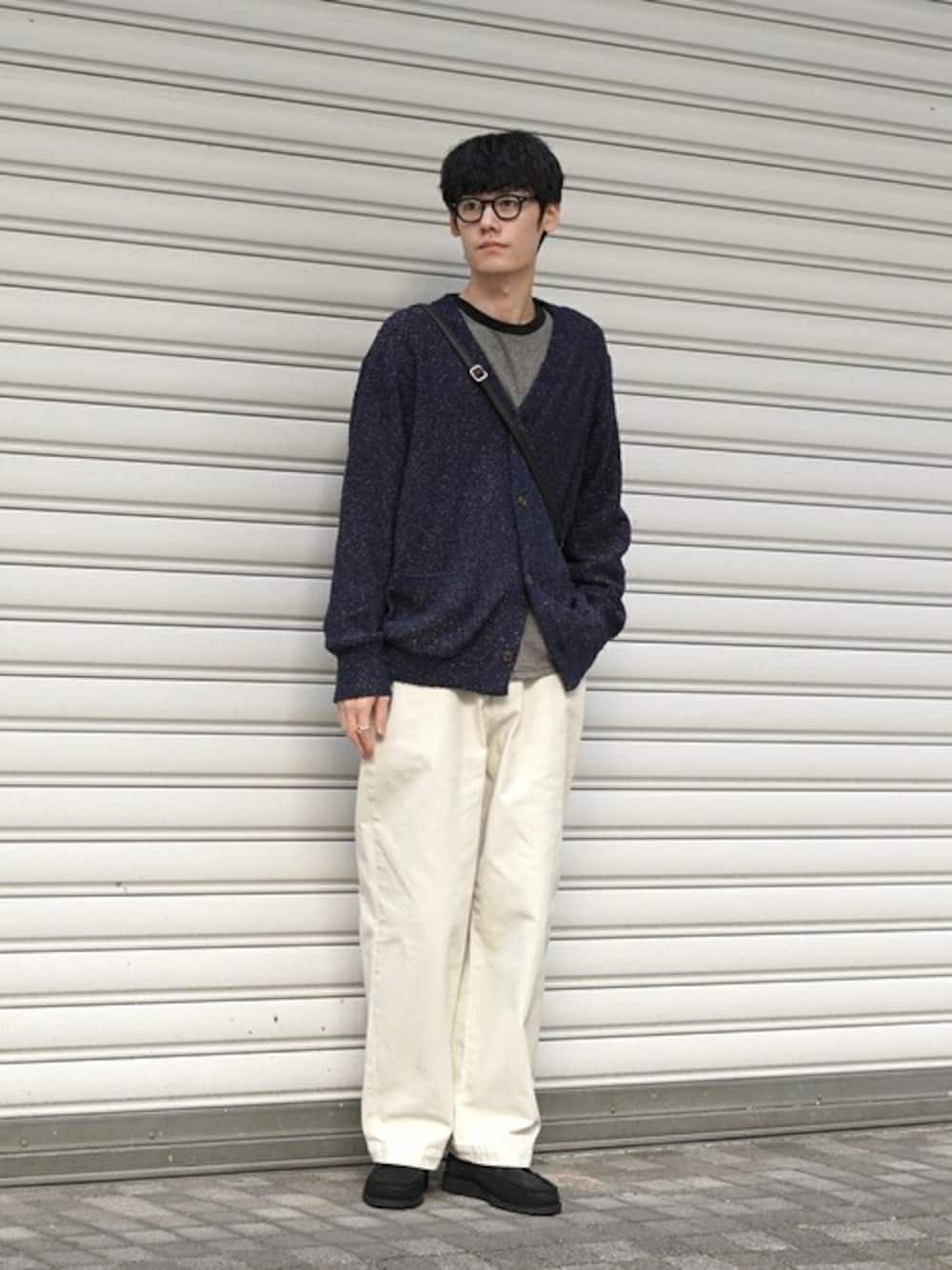 「カットソー、シンプル、ニットカーディガン、ナチュラル、レザーシューズ、SLOW、marka、PORT BY ARK、BALLAST ARK、バラストアーク」｜「BALLAST ARKのBALLAST ARK / バラストアーク：PILE LAME KNIT CARDIGAN：BA11-KC01[AST]（カーディガン/ボレロ、ブルー系）」を使った、ARKnets STAFFさん（メンズ・182cm）の冬コーディネートの1枚目の写真