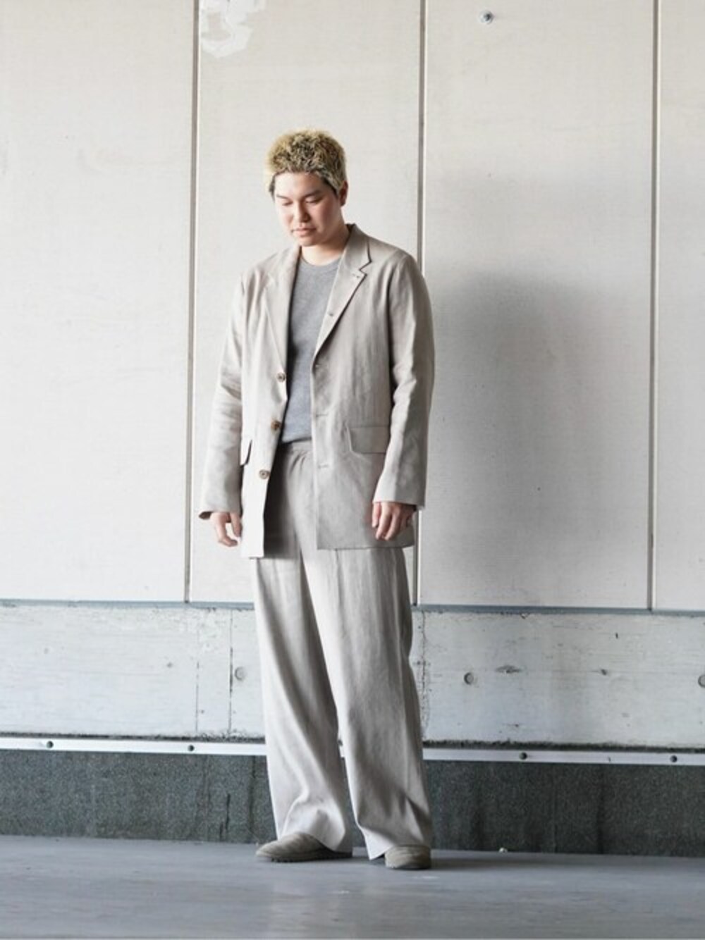 「ベージュ、PORT BY ARK、ポートバイアーク」｜「PORT BY ARKのPORT BY ARK / ポートバイアーク：Baggy Trousers：PO17-P001[COR]（スラックス、ベージュ系）」を使った、ARKnets STAFFさん（メンズ・178cm）の春コーディネートの1枚目の写真