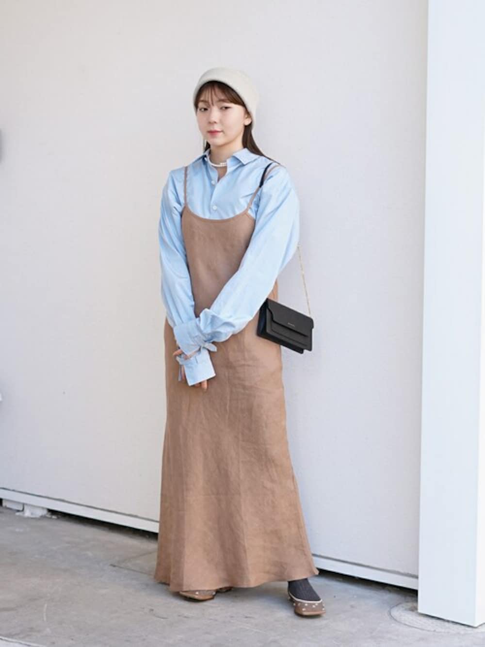 「ワンピース、ニットキャップ、長袖シャツ、MARNI、春コーデ、JUN MIKAMI、BASErange、BALLAST ARK、バラストアーク、Preek」｜「BALLAST ARKのBALLAST ARK / バラストアーク：MULTI COTTON KNIT CAP：BA11-C001[AST]（ニットキャップ/ビーニー、ホワイト系）」を使った、ARKnets STAFFさん（レディース・157cm）の春コーディネートの1枚目の写真