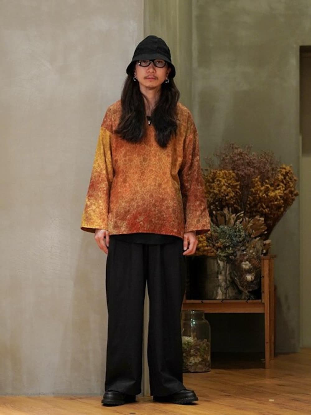 「めがね、ジャガード、gold、Paraboot、KIJIMA TAKAYUKI、marka、LAVER、PORT BY ARK、BALLAST ARK、バラストアーク」｜「BALLAST ARKのBALLAST ARK / バラストアーク：UNEVEN DYEING FLOWER JACQUARD SHIRT：BA11-SH01[AST]（シャツ/ブラウス、オレンジ系）」を使った、ARKnets STAFFさん（メンズ・171cm）の春コーディネートの1枚目の写真