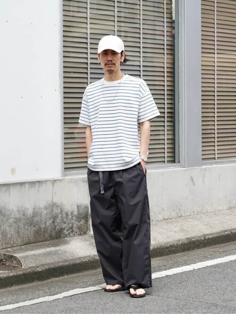 「ボーダー、Tシャツ、ARC'TERYX、ワイドパンツ、レミレリーフ、サンダル、夏コーデ、半袖Ｔシャツ、ボーダーTシャツ、レザーサンダル」｜「REMI RELIEF NAVY LABELのREMI RELIEF NAVY LABEL / レミレリーフネイビーレーベル：INDIGOボーダーT：RN28369080AK[STD]（Tシャツ/カットソー、ブルー系）」を使った、ARKnets STAFFさん（メンズ・175cm）の夏コーディネートの1枚目の写真