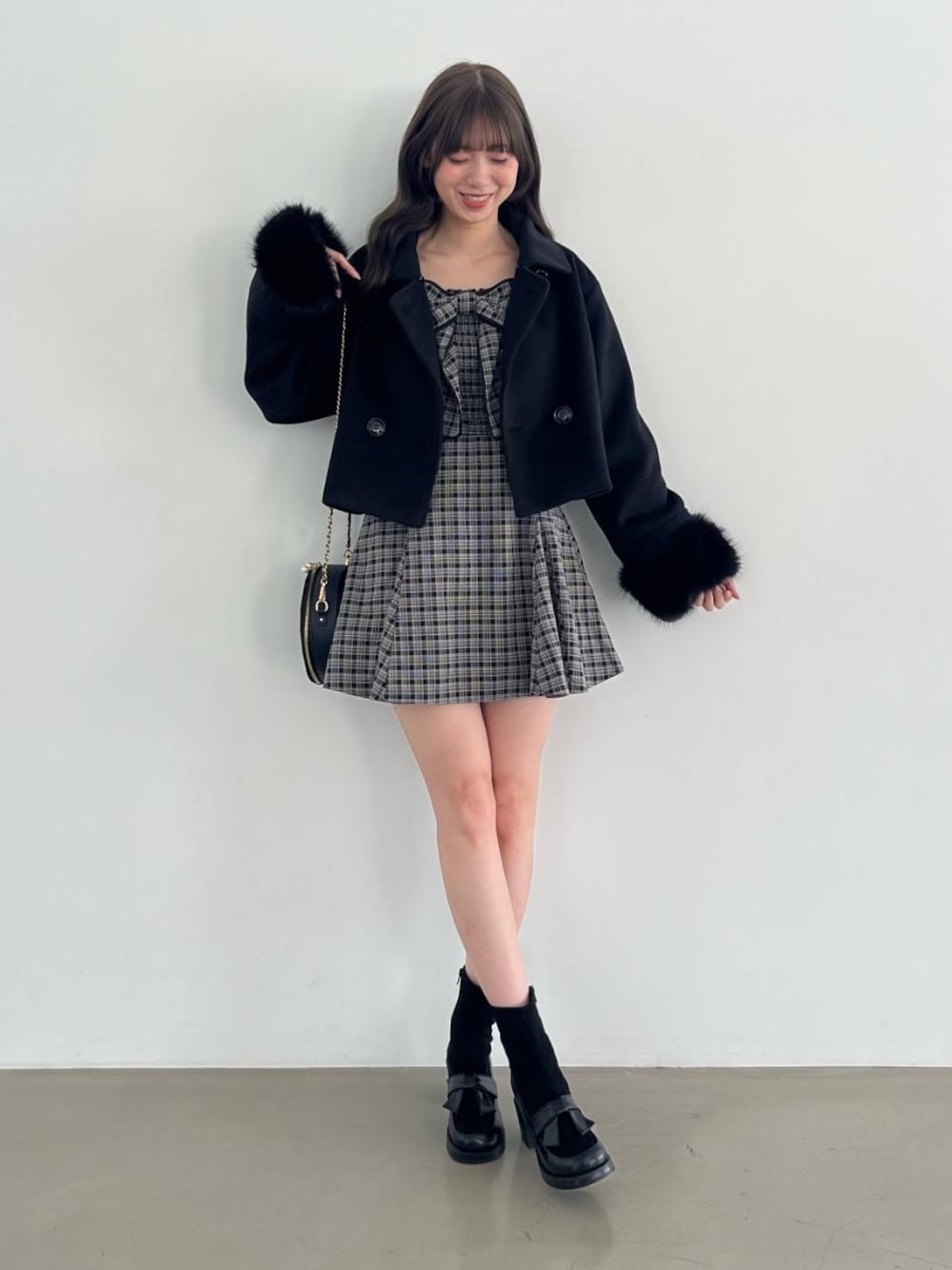「MAJESTIC LEGONのレディサークルバッグ（ショルダーバッグ、ブラック系）」を使った、hisaneさん（レディース・165cm）の秋コーディネートの1枚目の写真
