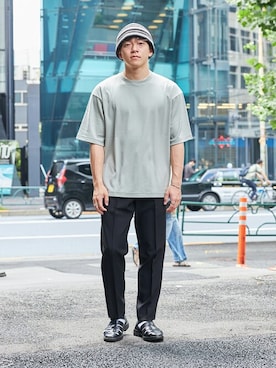 「PUBLIC TOKYO（パブリックトウキョウ）のアイテム（スラックス）」を使った、堀内優希さん（メンズ・165cm）の夏コーディネート